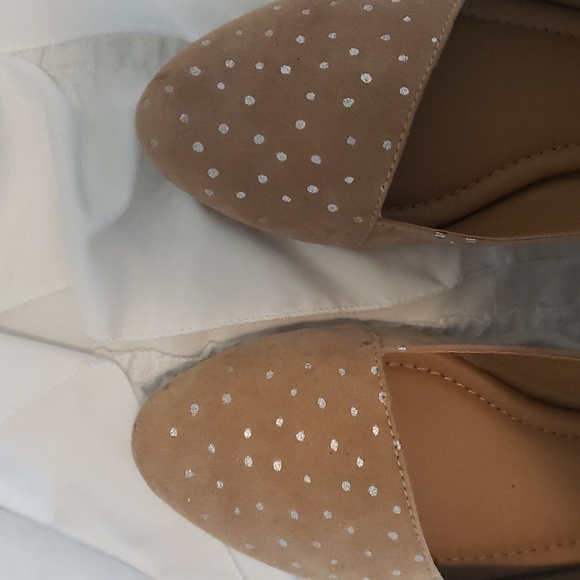 Shoes - Picture 2 of 8